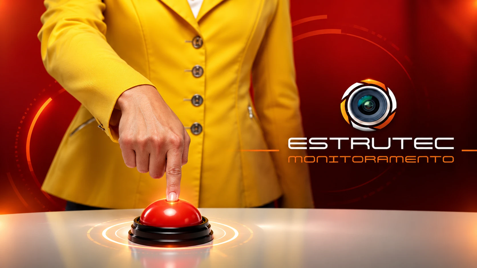 Mão pressionando um botão de pânico vermelho, com o logotipo da Estrutec ao lado