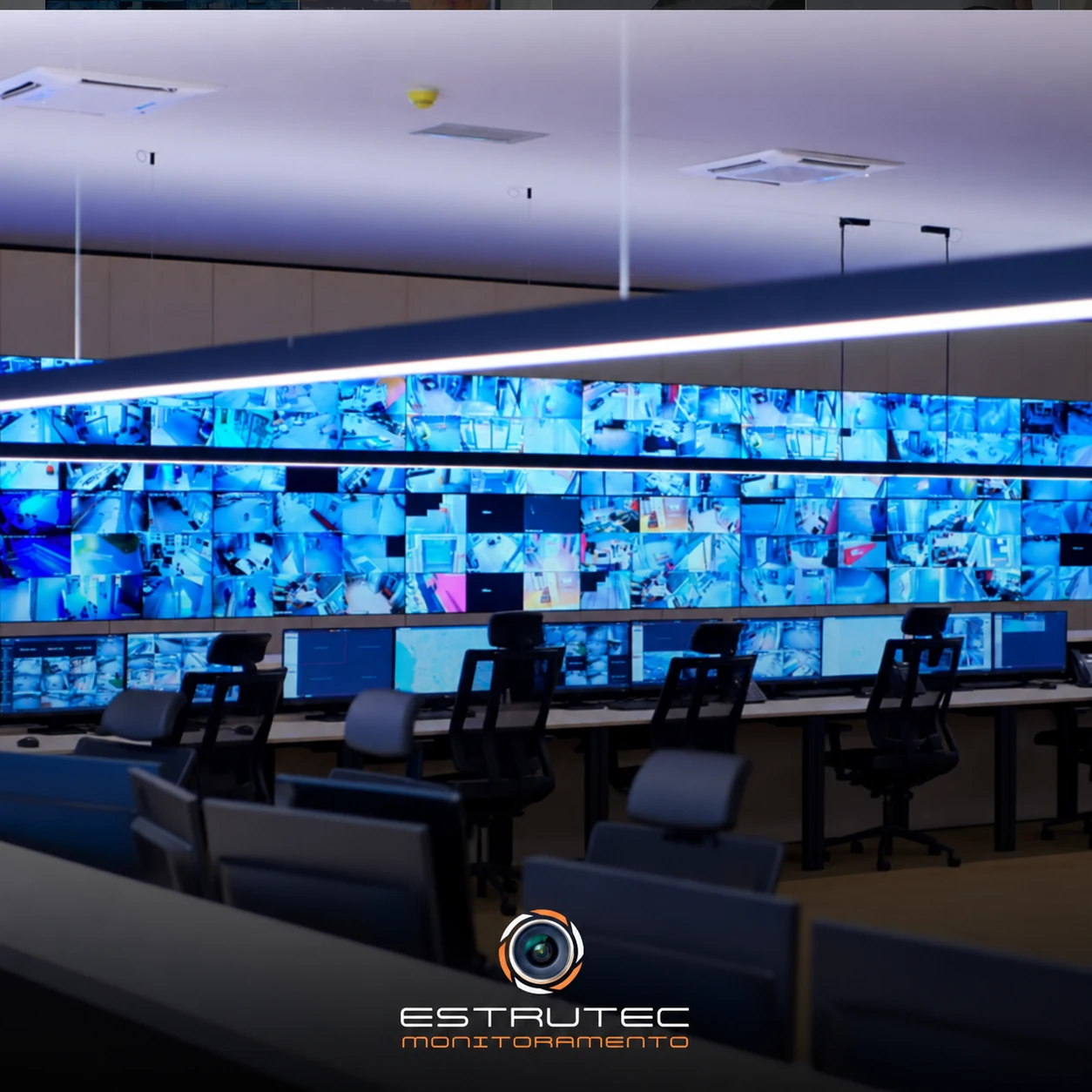 Central de monitoramento da Estrutec com parede de telas mostrando as imagens das câmeras